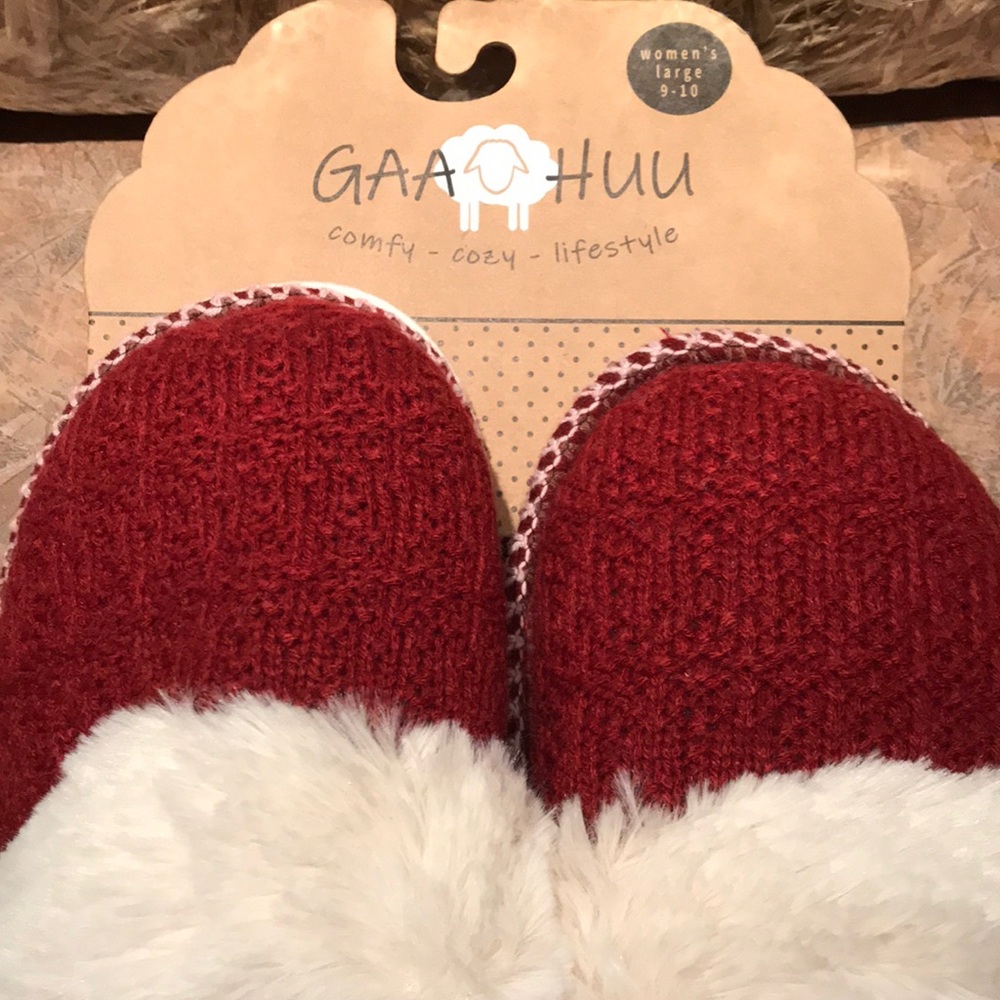 GAA HUU women’s chill guard slippers